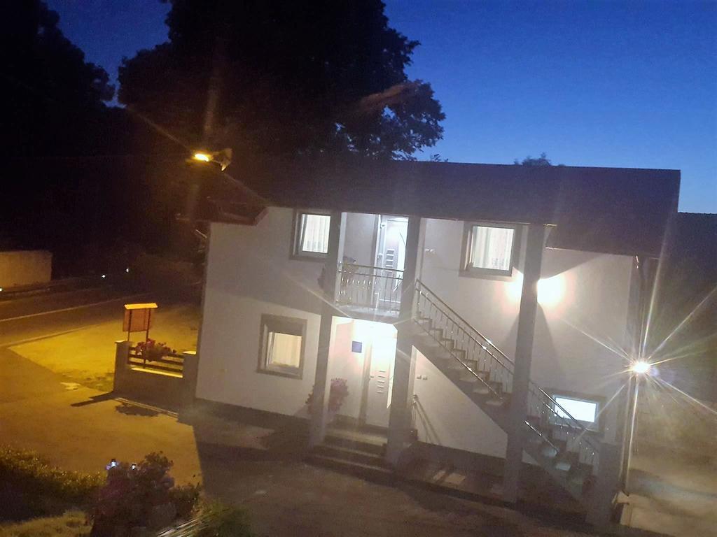 Guesthouse Samolov Vrhovine Zewnętrze zdjęcie