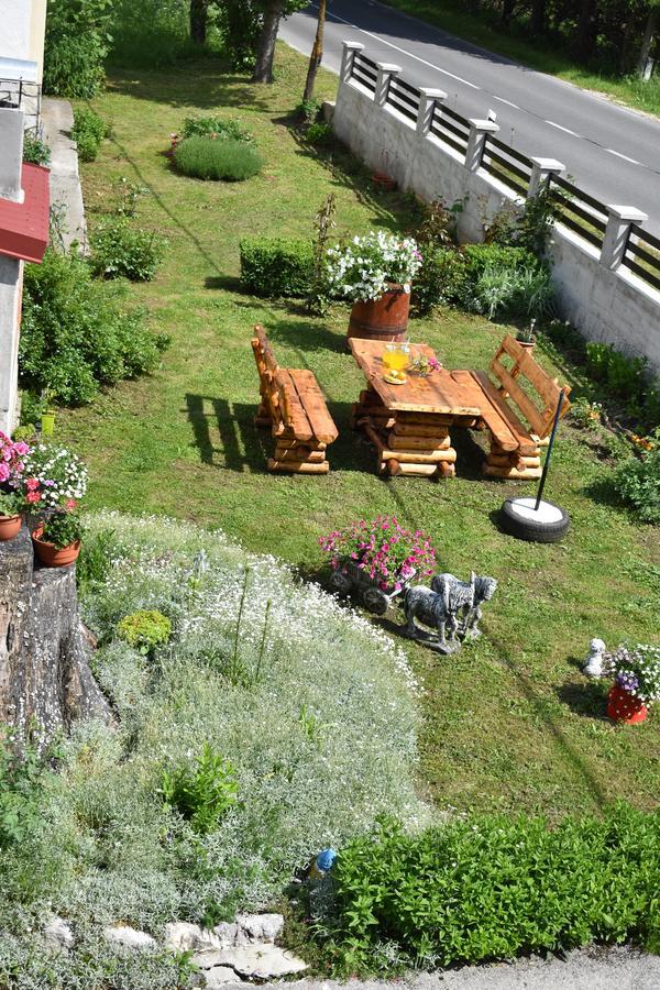 Guesthouse Samolov Vrhovine Zewnętrze zdjęcie