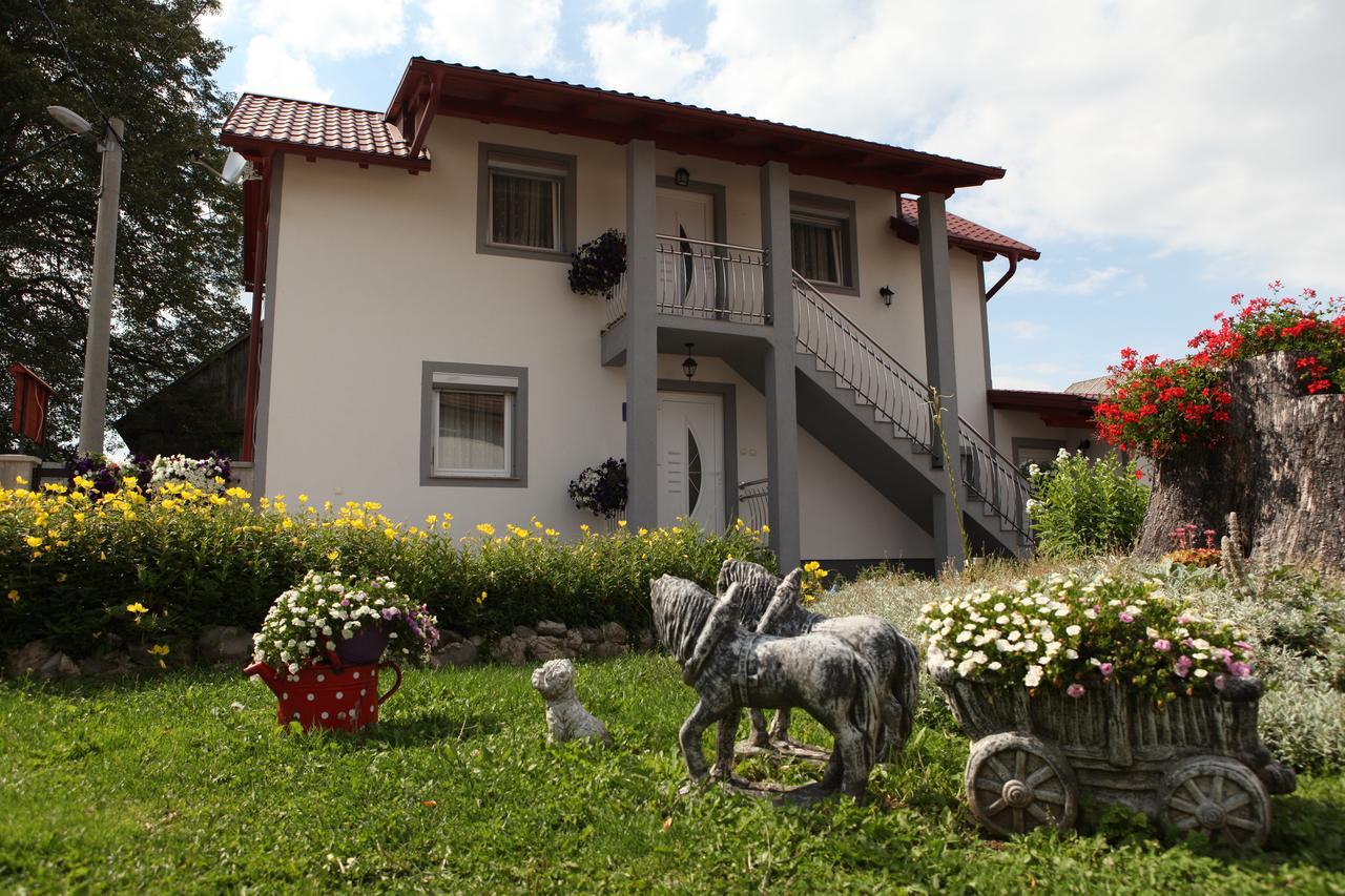 Guesthouse Samolov Vrhovine Zewnętrze zdjęcie