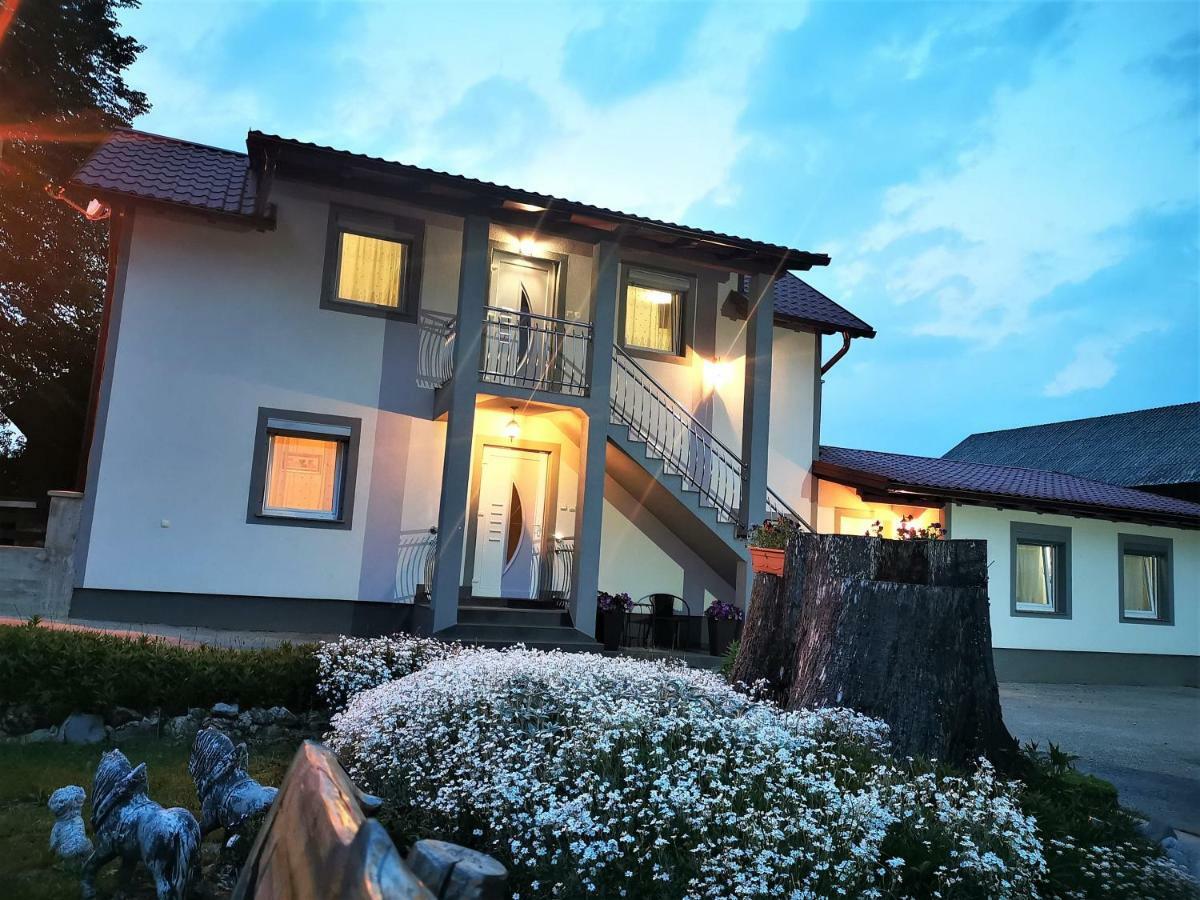 Guesthouse Samolov Vrhovine Zewnętrze zdjęcie